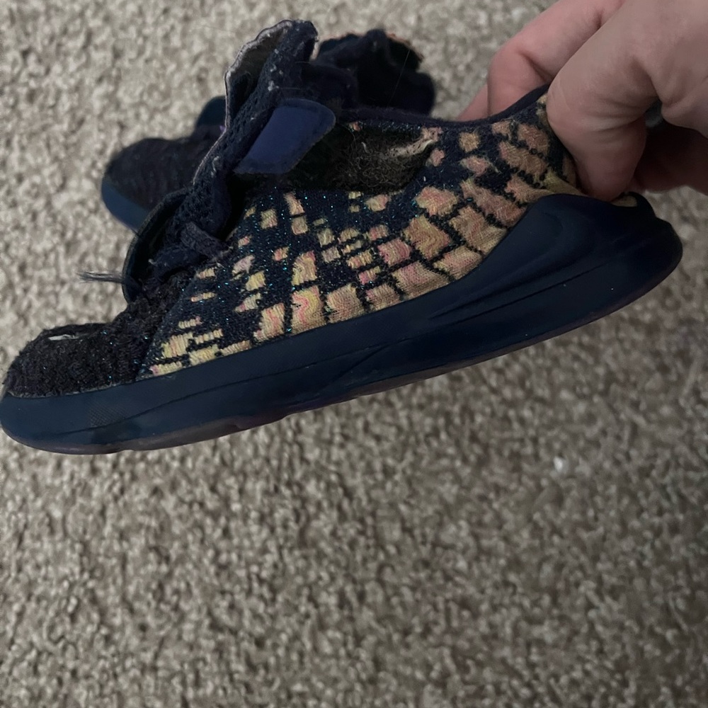 Nike Lebron toddler shoes - Picture 5 of 6
